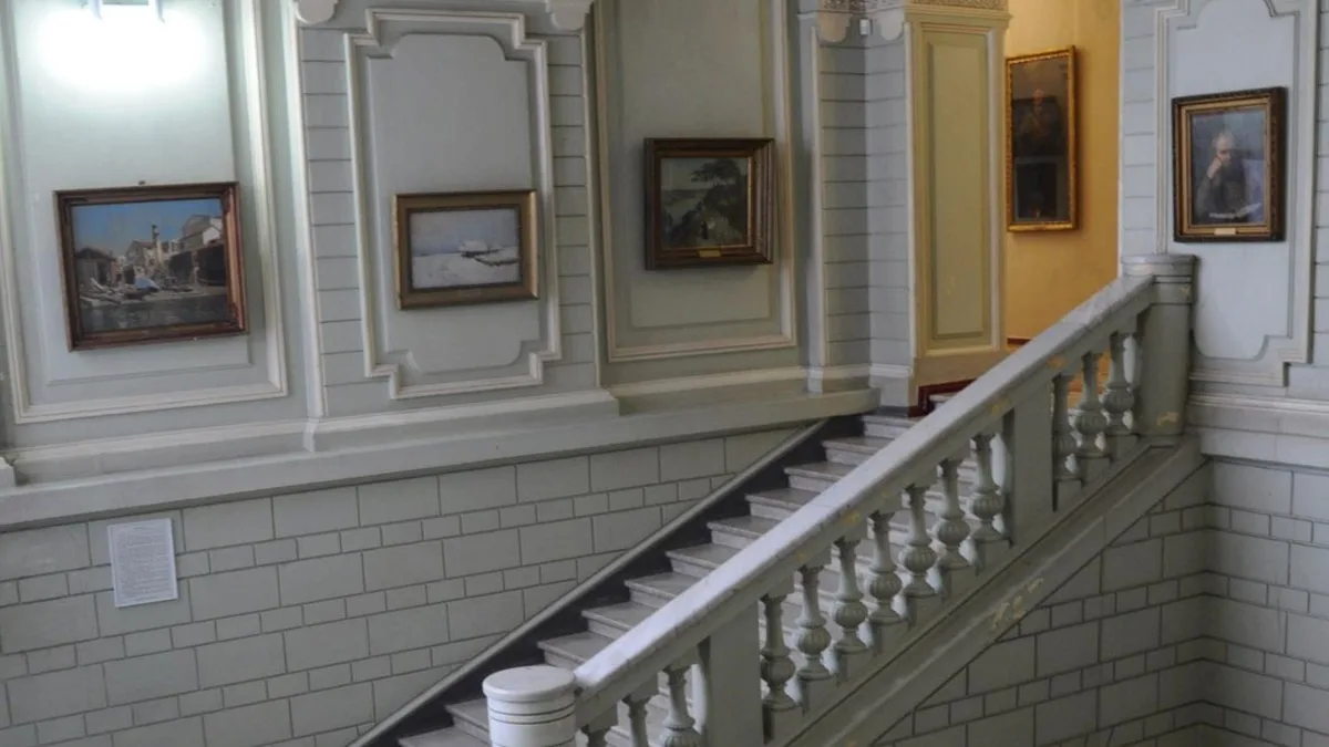 Музейники ідентифікували 100 викрадених росіянами картин із Херсона, 99 із них перебувають у Криму – фахівці