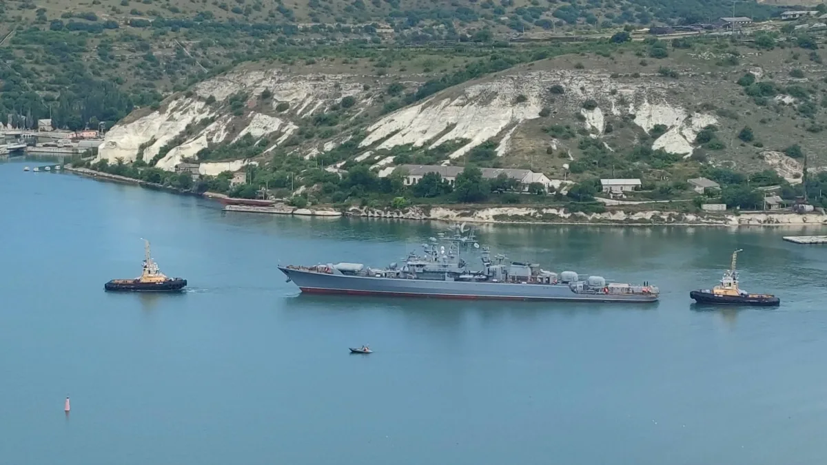 РФ встановлює баржі для захисту свого флоту в Чорному морі – британська розвідка