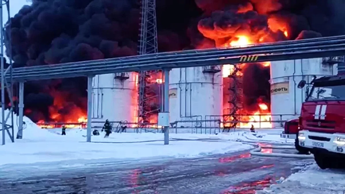 Росія: виробництво бензину в країні впало на 14% після атак на НПЗ