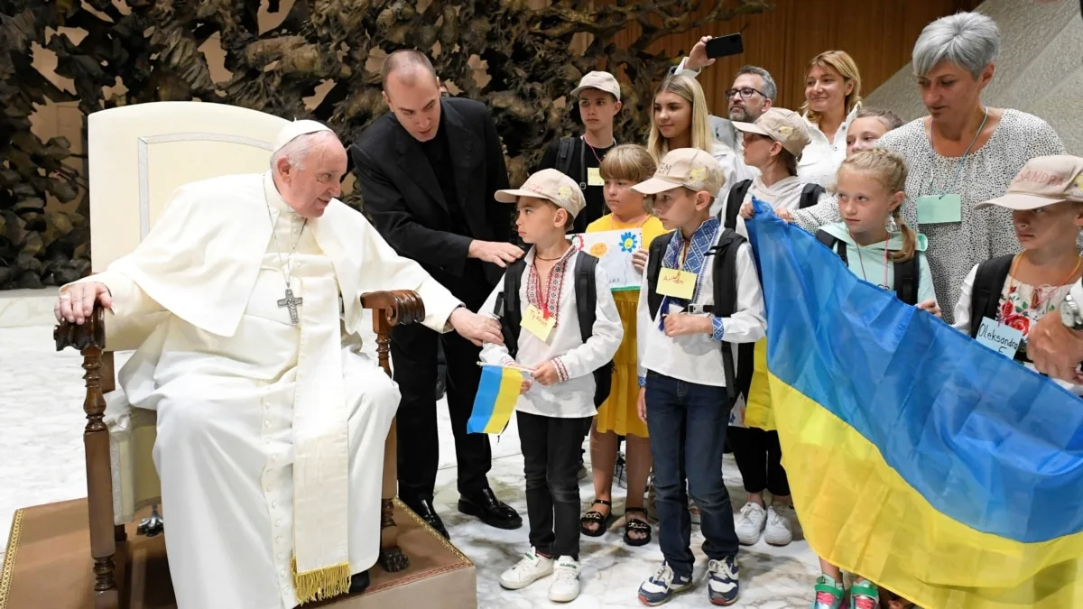 Ватикан пояснив слова папи Франциска про «білий прапор», в УГКЦ заявили – Україна є «зраненою, але нескореною»