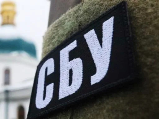 Жителька Криму отримала підозру за купівлю армії РФ дронів і позашляховиків